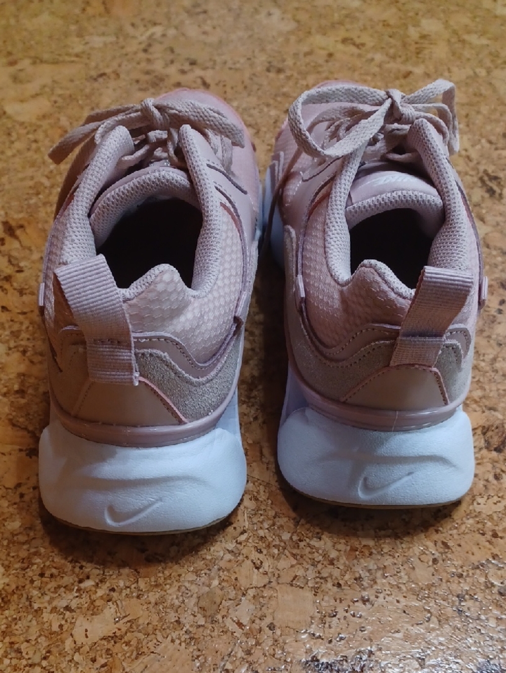 Nike Women's Ryz 365 2 Pink/Tan/White Athletic Shoes Size 9 NWOB - Picture 3 of 8